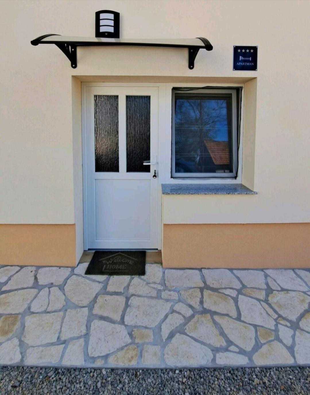 Apartment Dado